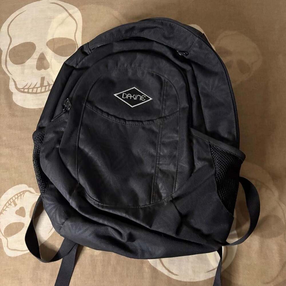 Dakine black geometric pattern